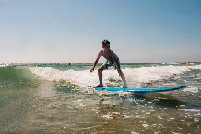 SurfVive.org offers free surfing lessons
