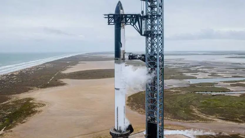 SpaceX's Starship 24 test spaceship and Super Heavy Booster 7 at the company's Starbase launch tower in Texas ahead of a launch wet dress rehearsal. (Image: SpaceX)