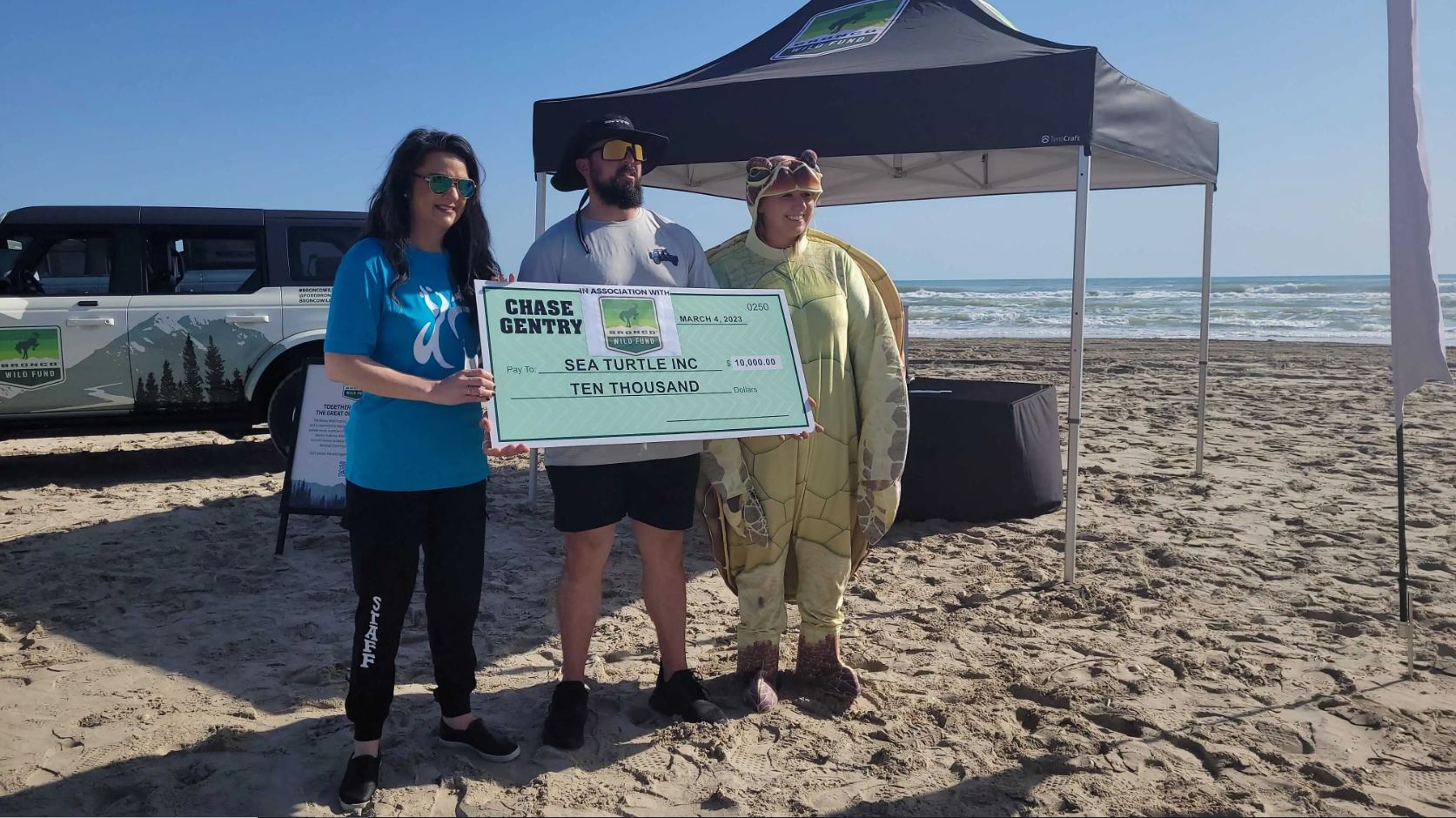 YouTuber, Tipton Ford donate $20K to Sea Turtle Inc.
